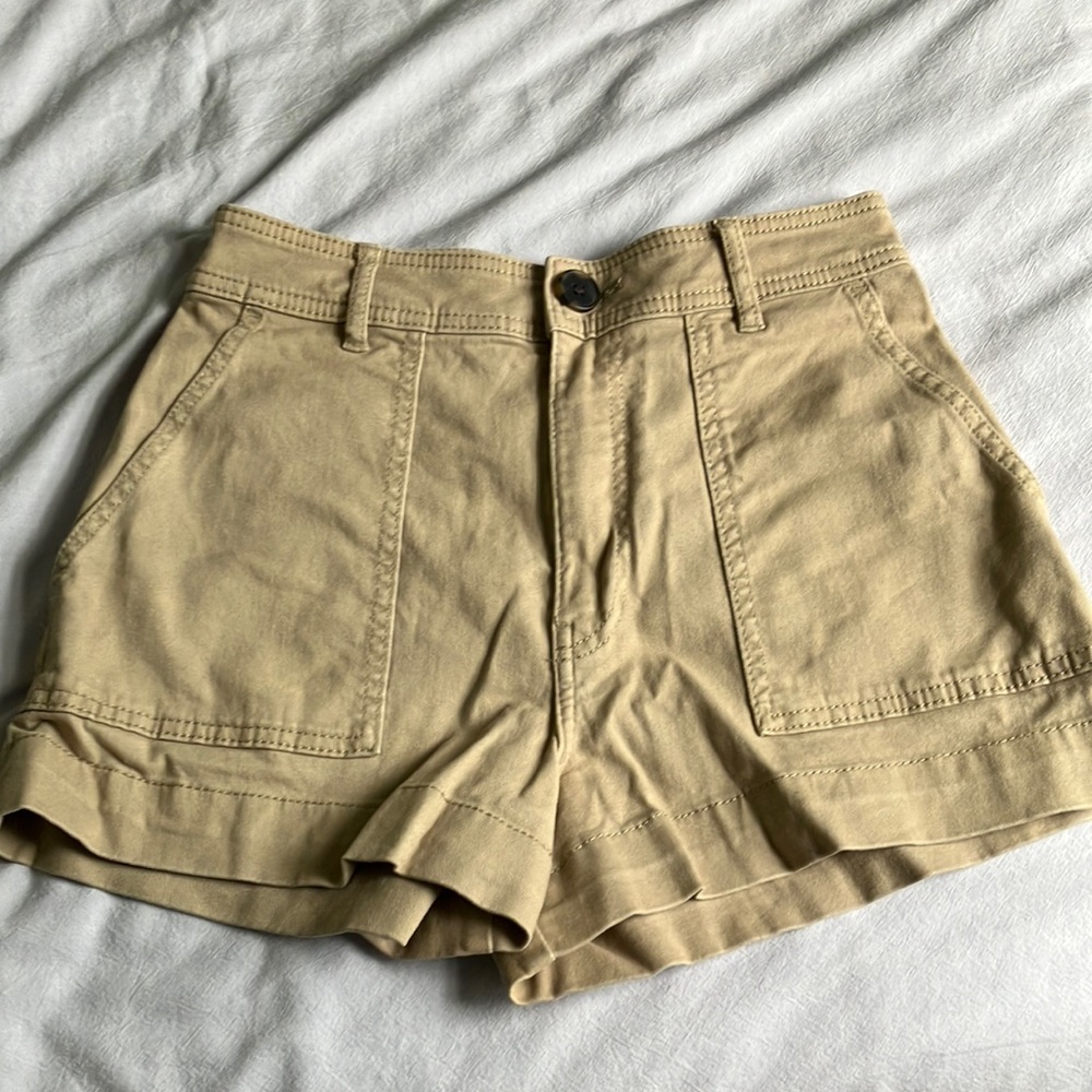 H&M high waisted utility khaki shorts with tortoiseshell button
